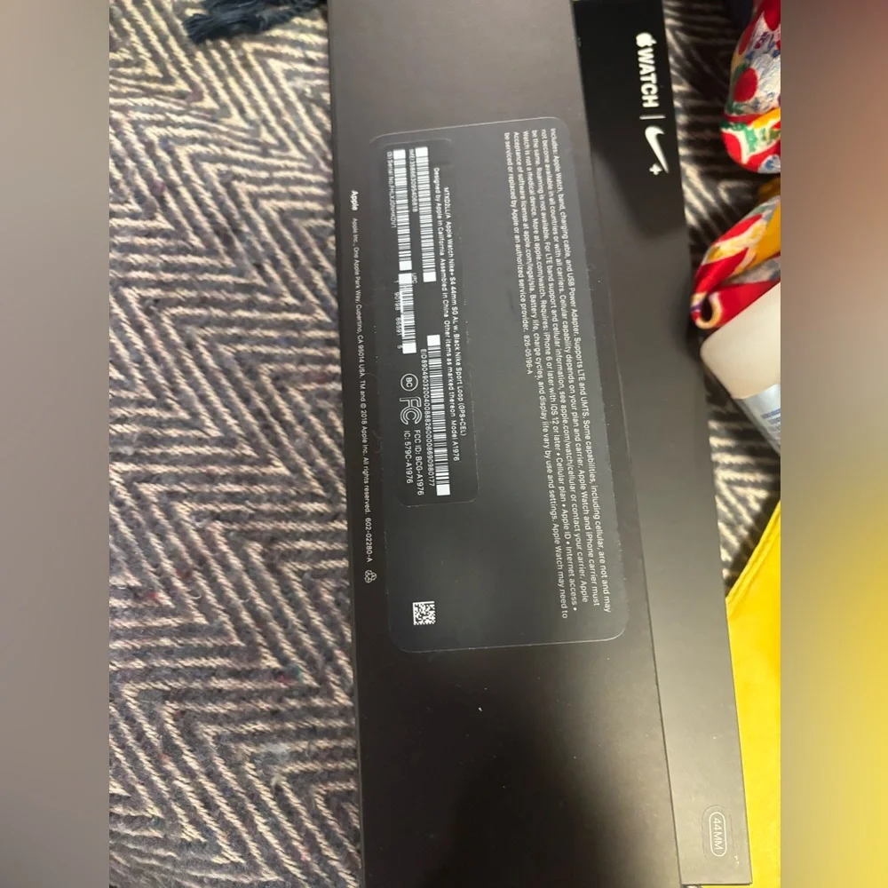 Apple iWatch 4 Black Cellular - Picture 2 of 8